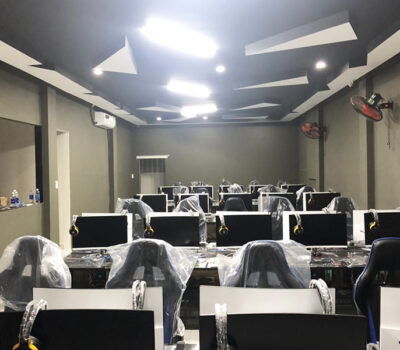 300+ Internet Cafes in the UK have gaming monitors.